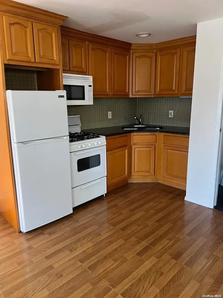 1148 W Broadway Hewlett NY 11557