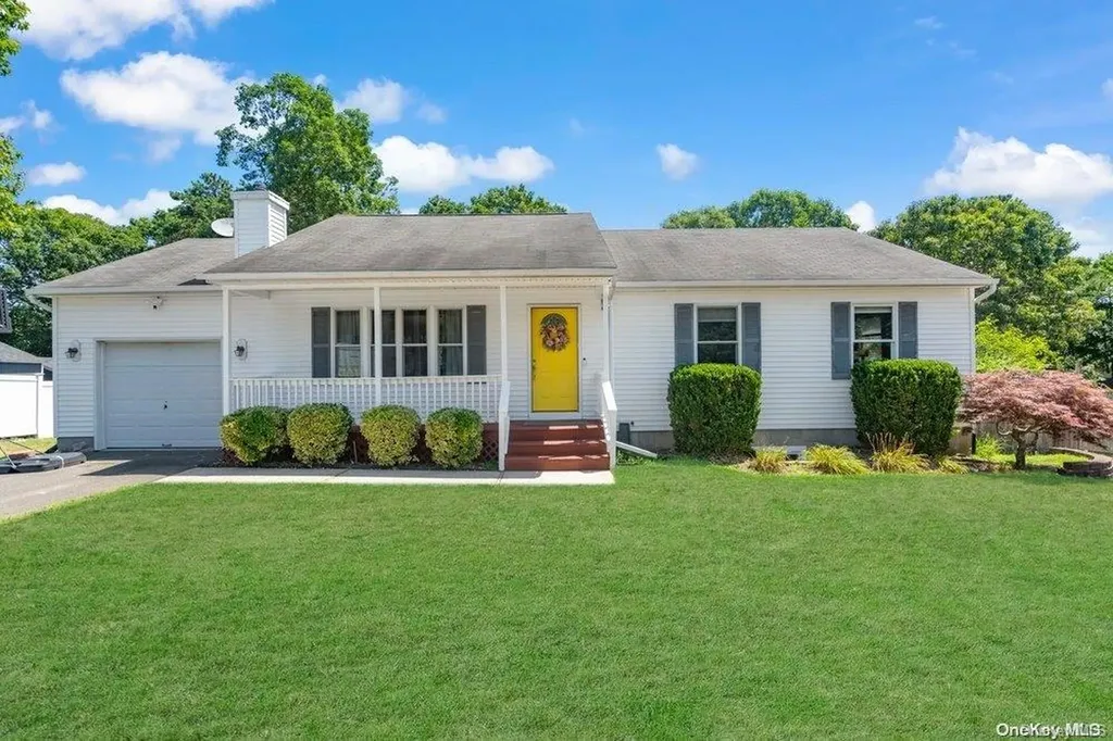 82 Samantha Drive Coram NY 11727