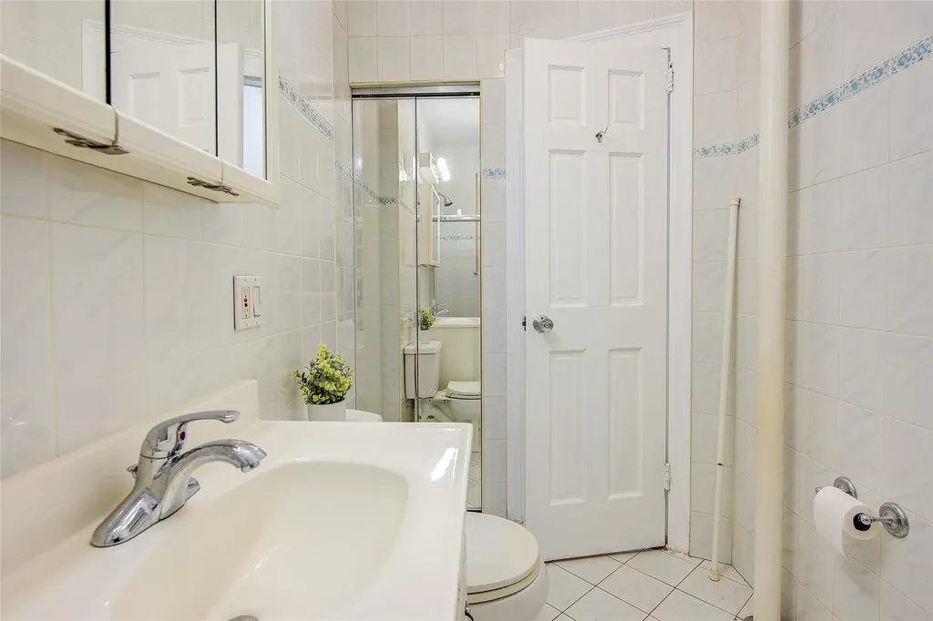 77-12 35 Avenue Jackson Heights NY 11372