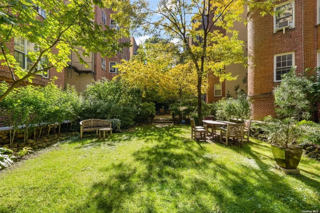 77-12 35 Avenue Jackson Heights NY 11372