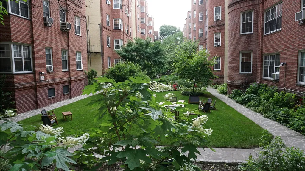 77-12 35 Avenue Jackson Heights NY 11372