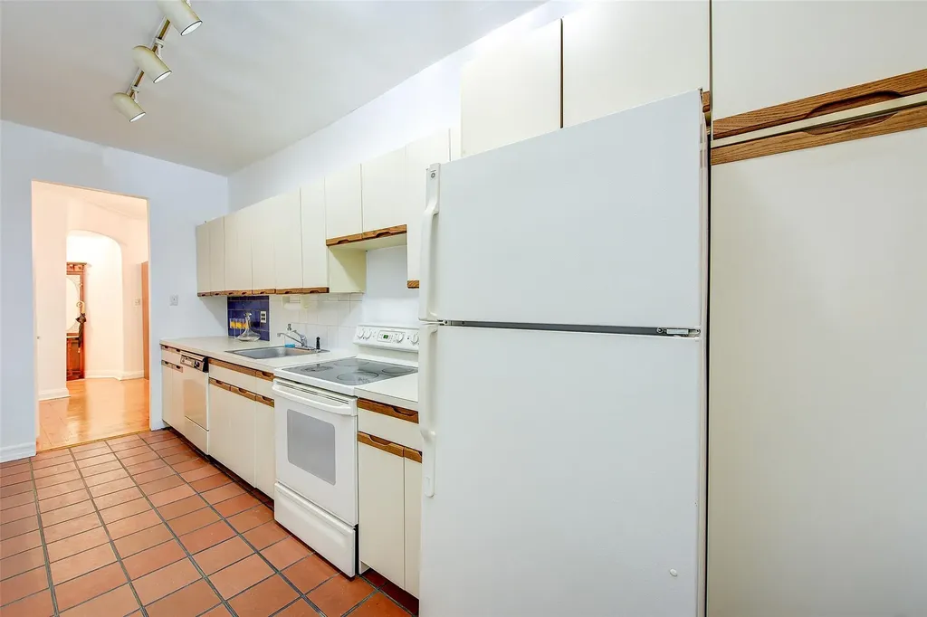 77-12 35 Avenue Jackson Heights NY 11372
