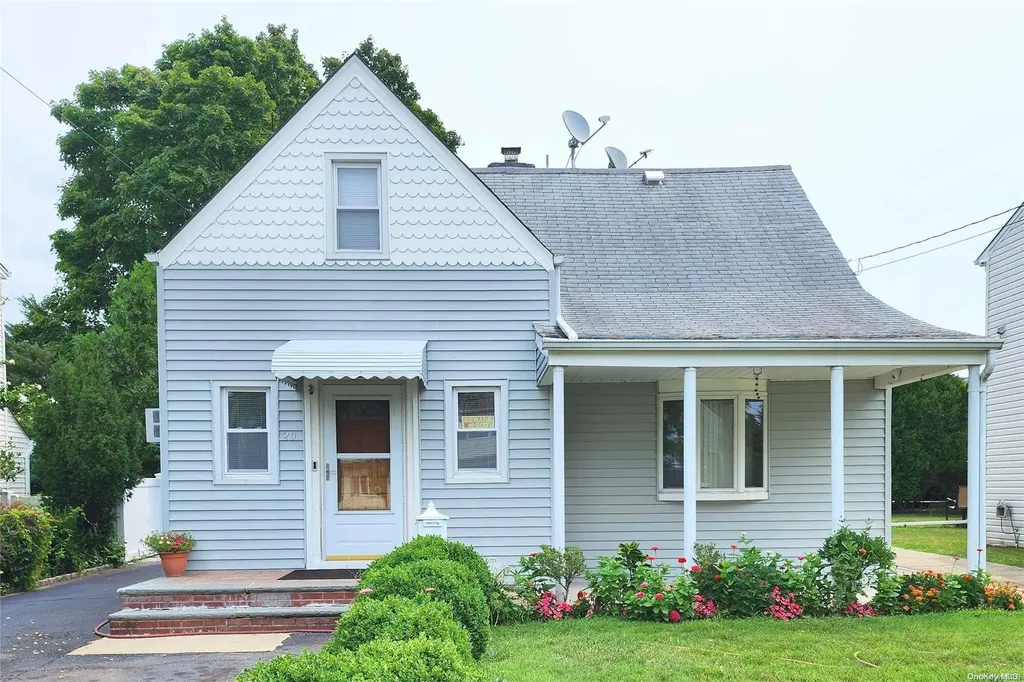 20 Brian Street New Hyde Park NY 11040