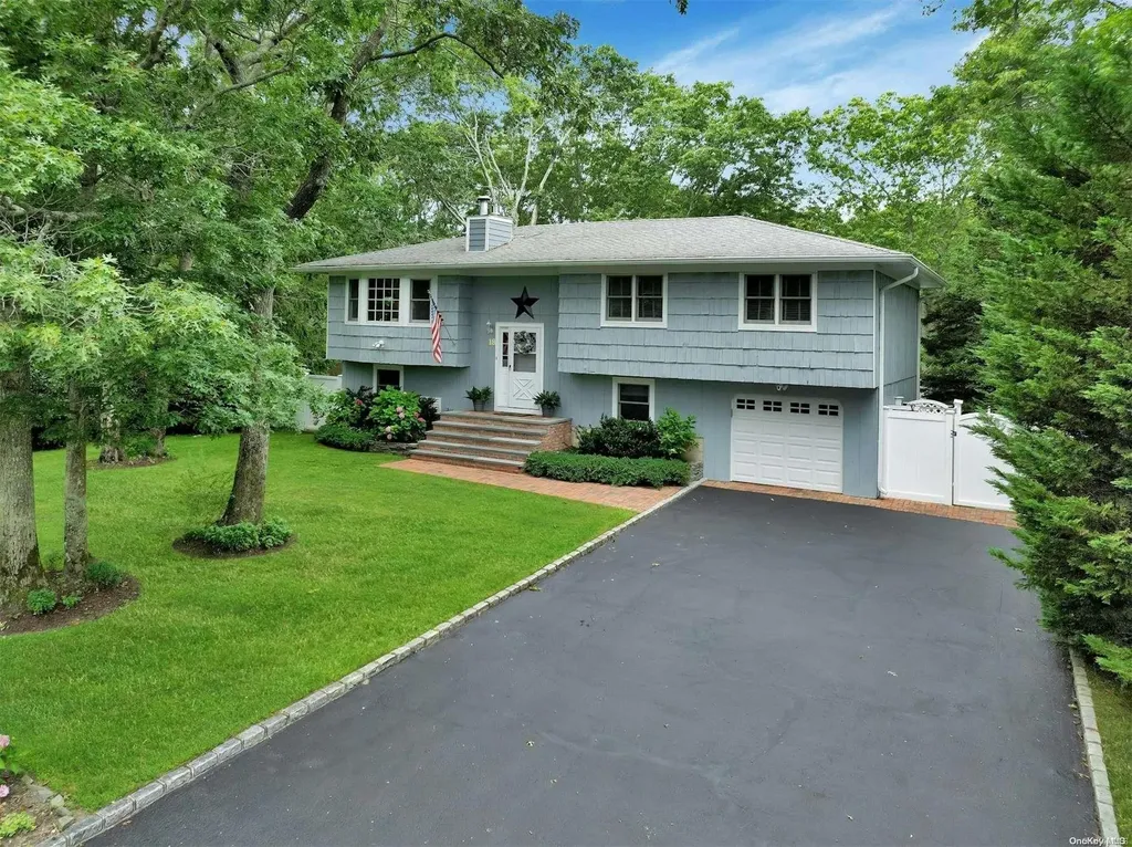 18 Hubbard Lane Hampton Bays NY 11946