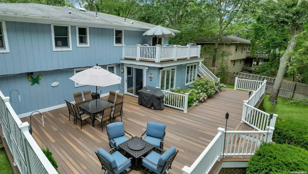 18 Hubbard Lane Hampton Bays NY 11946