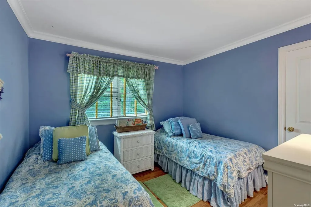 18 Hubbard Lane Hampton Bays NY 11946