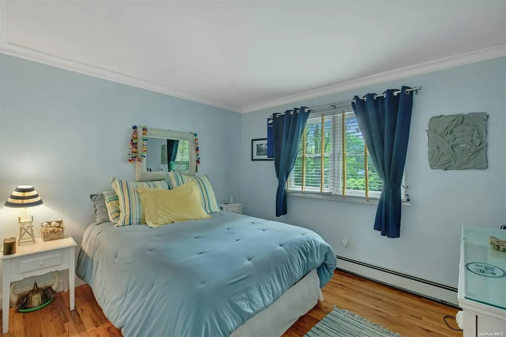 18 Hubbard Lane Hampton Bays NY 11946