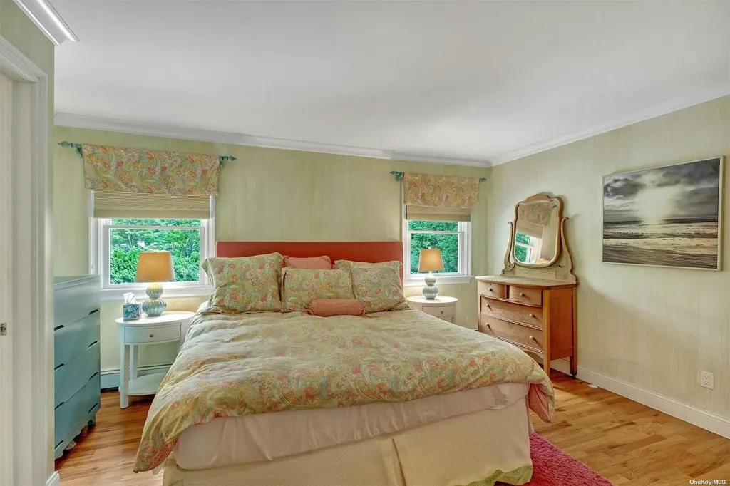 18 Hubbard Lane Hampton Bays NY 11946