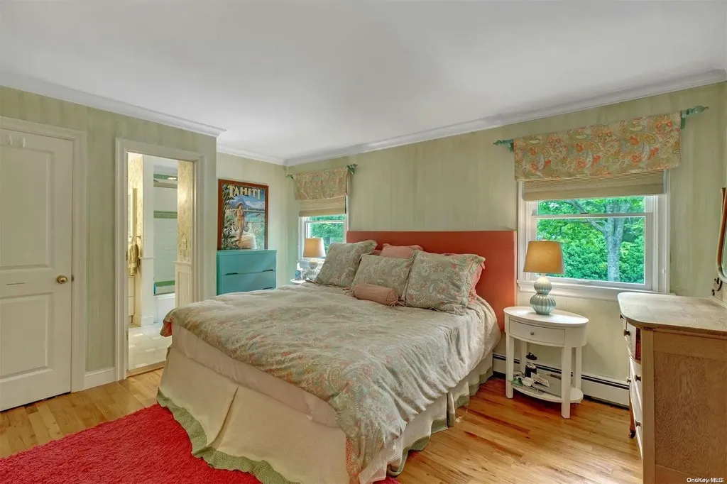 18 Hubbard Lane Hampton Bays NY 11946