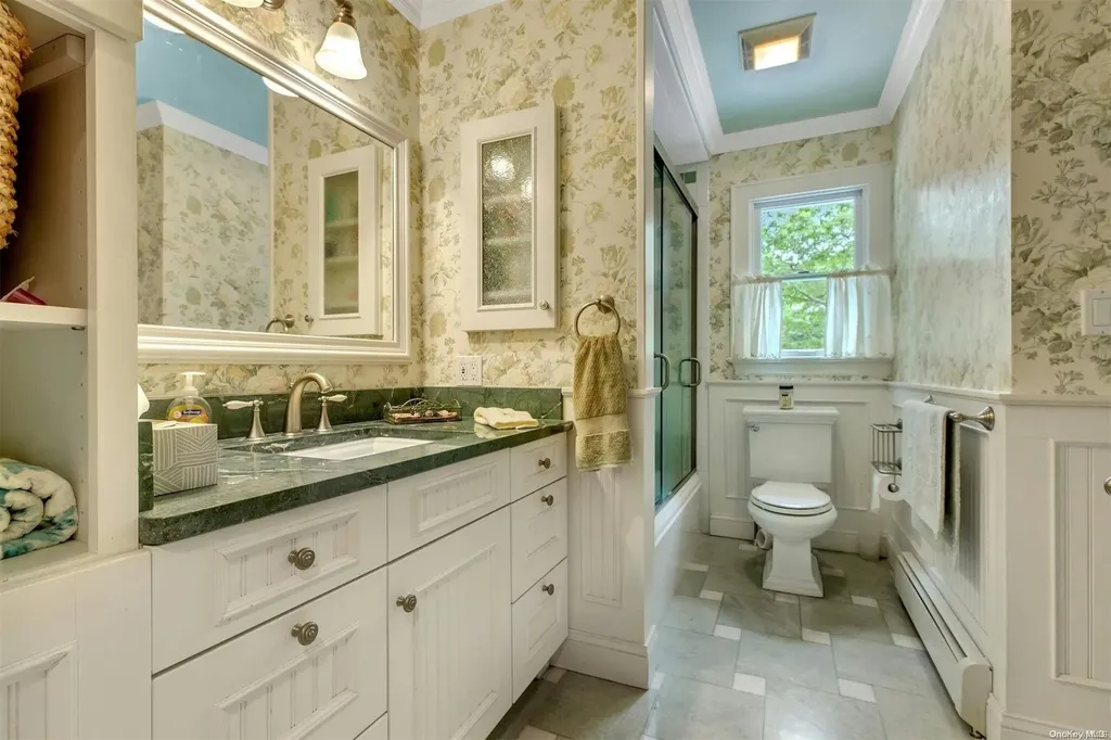 18 Hubbard Lane Hampton Bays NY 11946