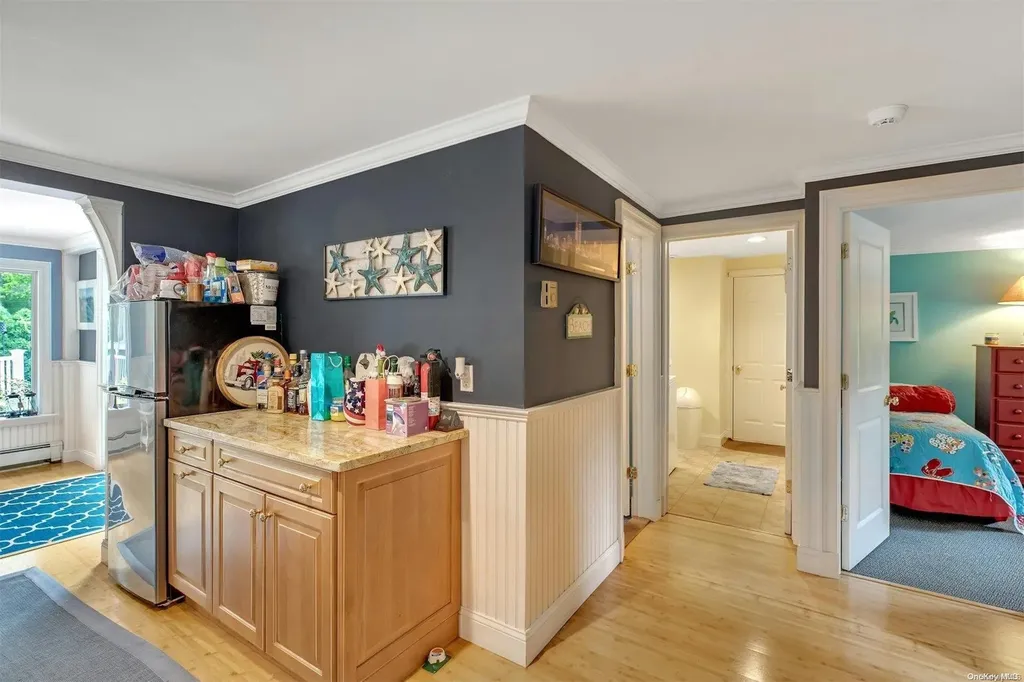 18 Hubbard Lane Hampton Bays NY 11946