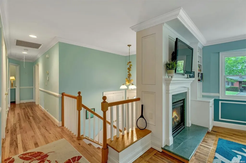 18 Hubbard Lane Hampton Bays NY 11946