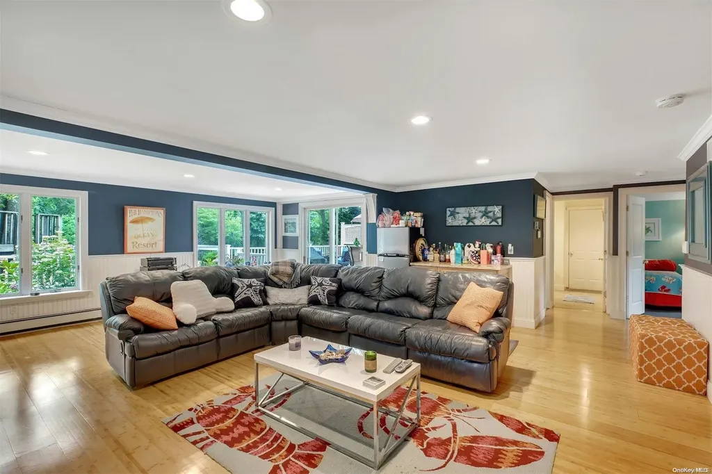 18 Hubbard Lane Hampton Bays NY 11946