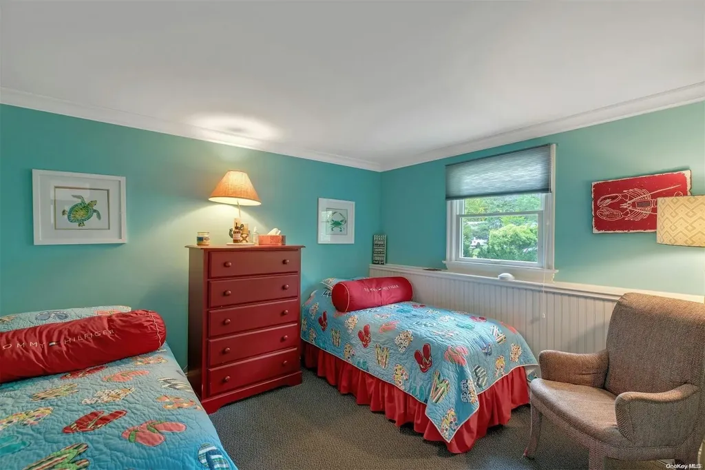 18 Hubbard Lane Hampton Bays NY 11946