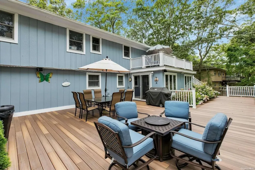 18 Hubbard Lane Hampton Bays NY 11946