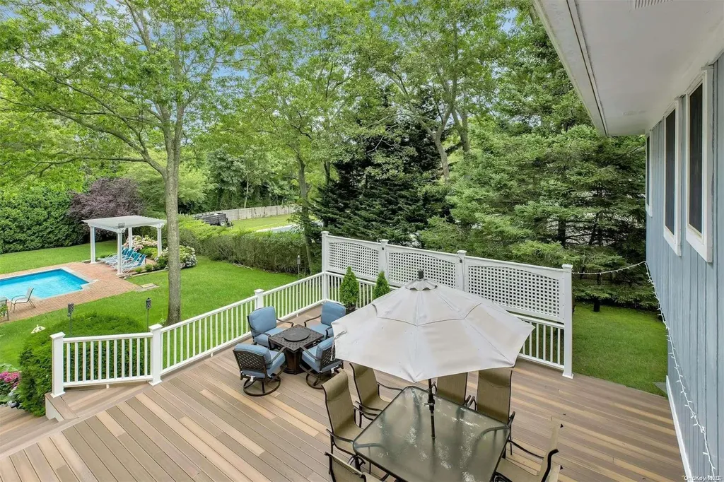 18 Hubbard Lane Hampton Bays NY 11946