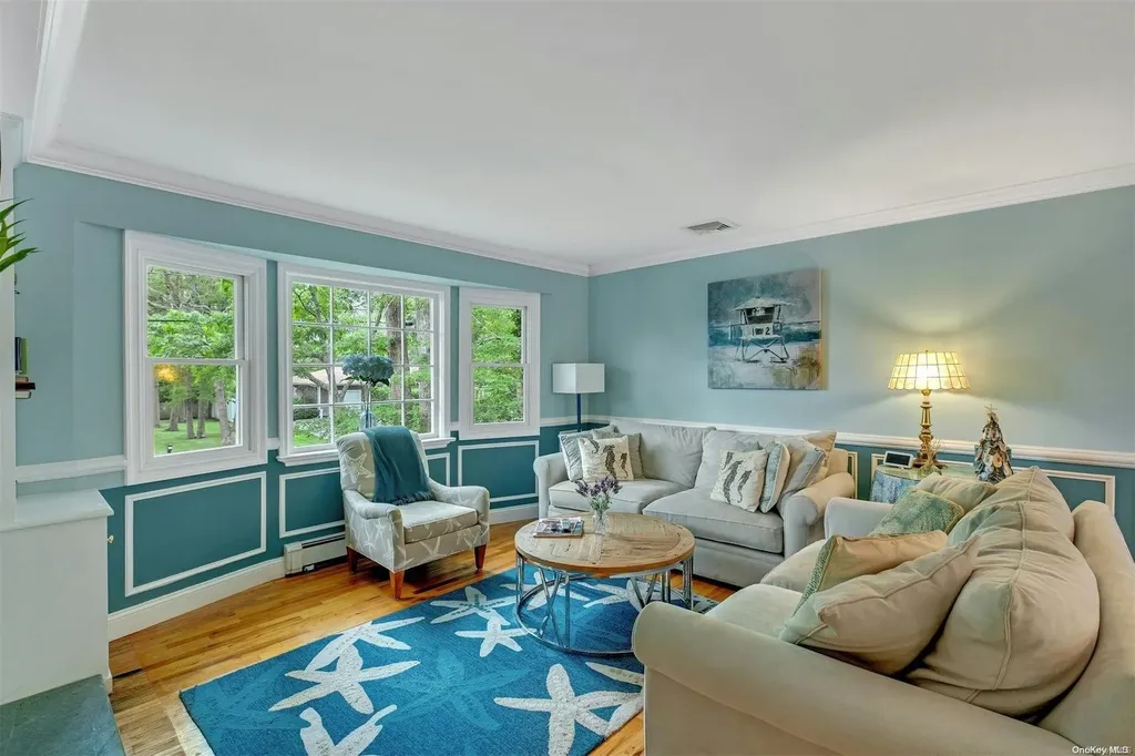 18 Hubbard Lane Hampton Bays NY 11946
