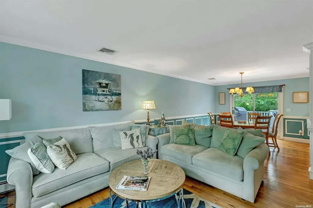 18 Hubbard Lane Hampton Bays NY 11946
