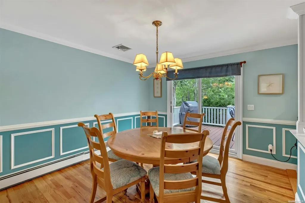 18 Hubbard Lane Hampton Bays NY 11946