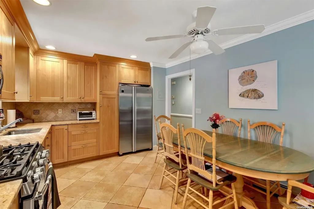 18 Hubbard Lane Hampton Bays NY 11946