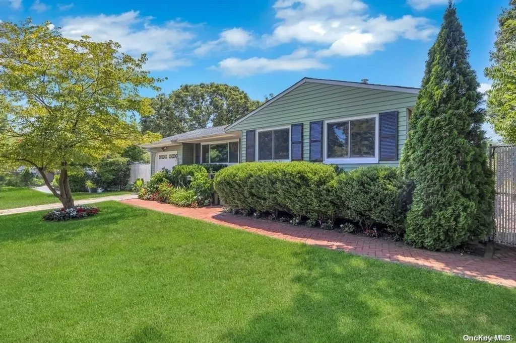 11 Hunter Lane Centereach NY 11720