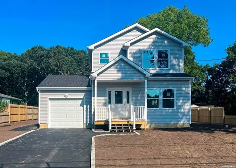 45a N Saunders Avenue Center Moriches NY 11934