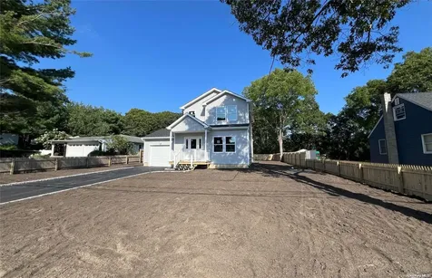 45a N Saunders Avenue Center Moriches NY 11934