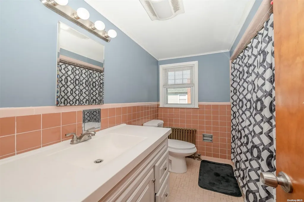 32 Herbert Avenue Lindenhurst NY 11757