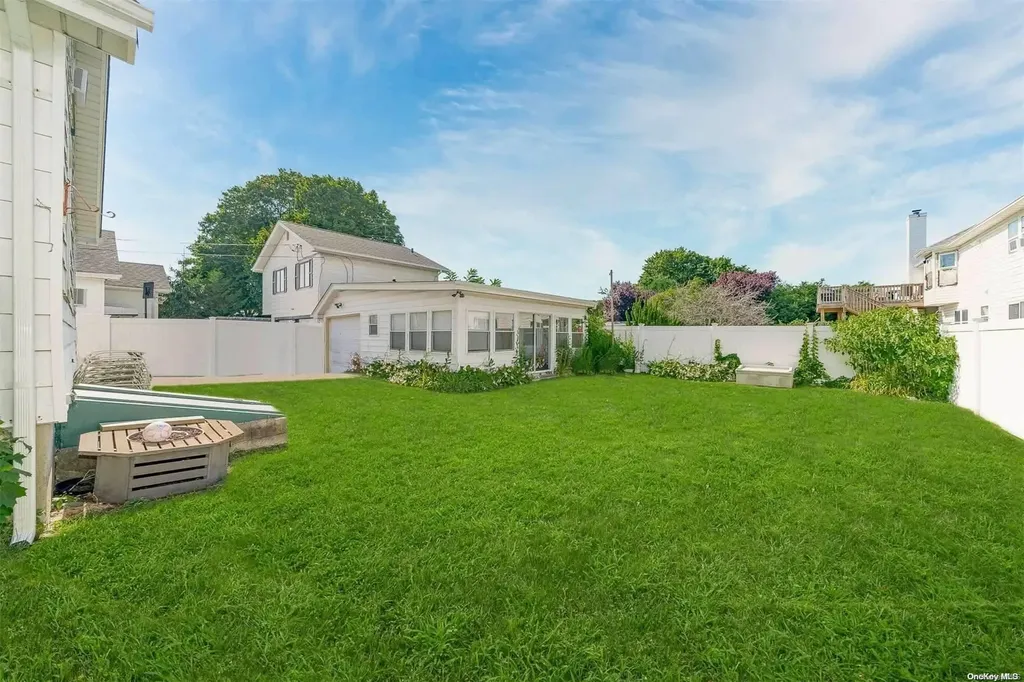 32 Herbert Avenue Lindenhurst NY 11757