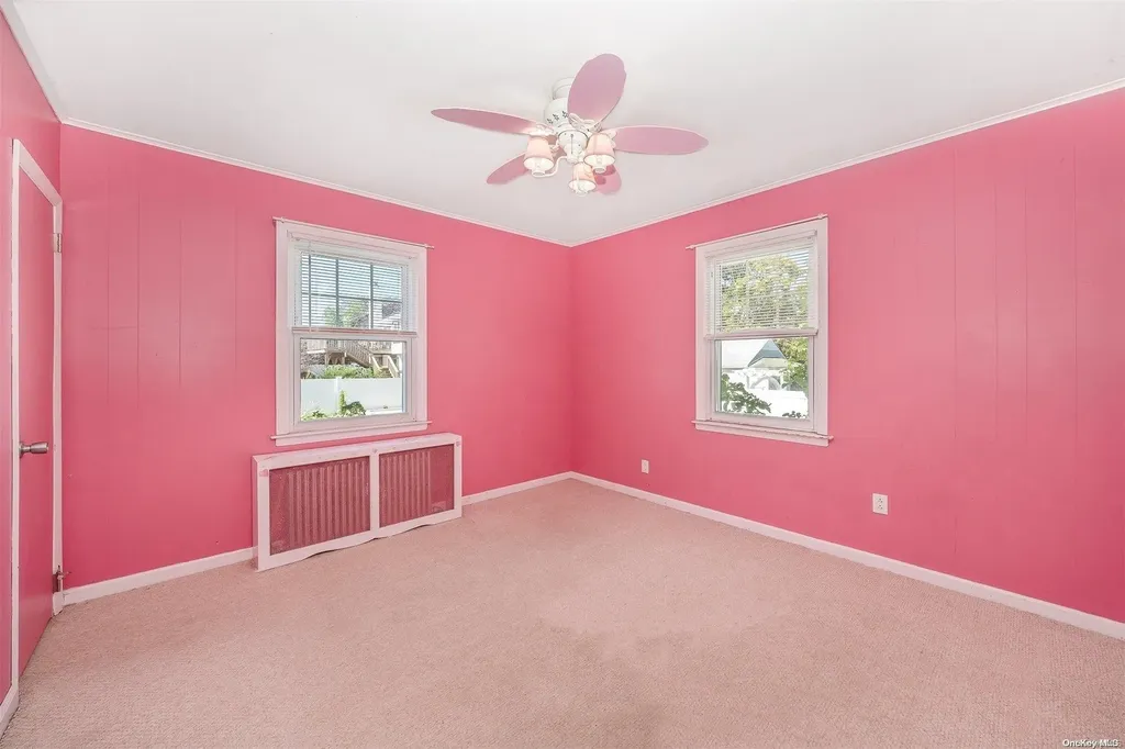 32 Herbert Avenue Lindenhurst NY 11757