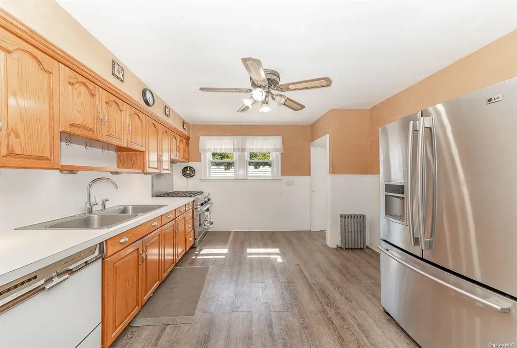 32 Herbert Avenue Lindenhurst NY 11757