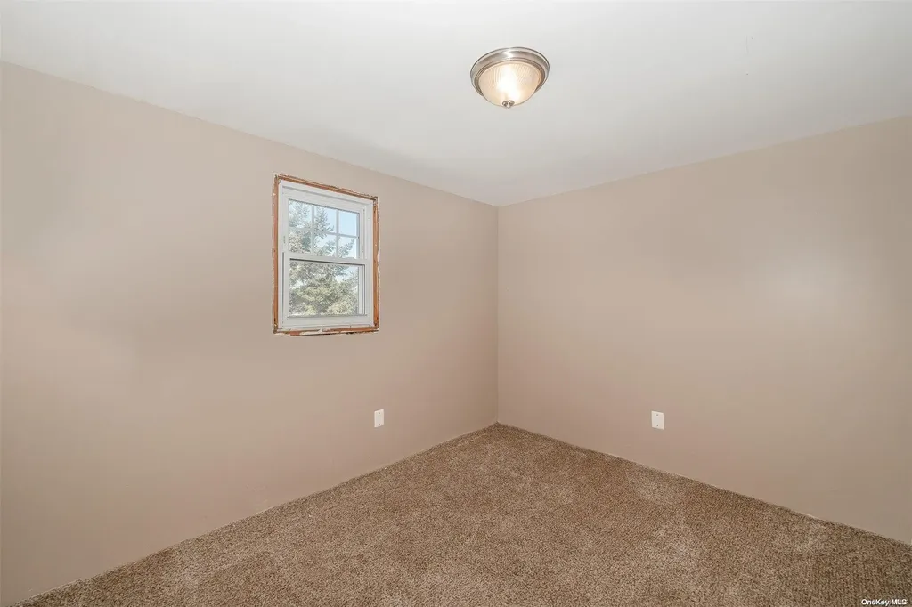 32 Herbert Avenue Lindenhurst NY 11757
