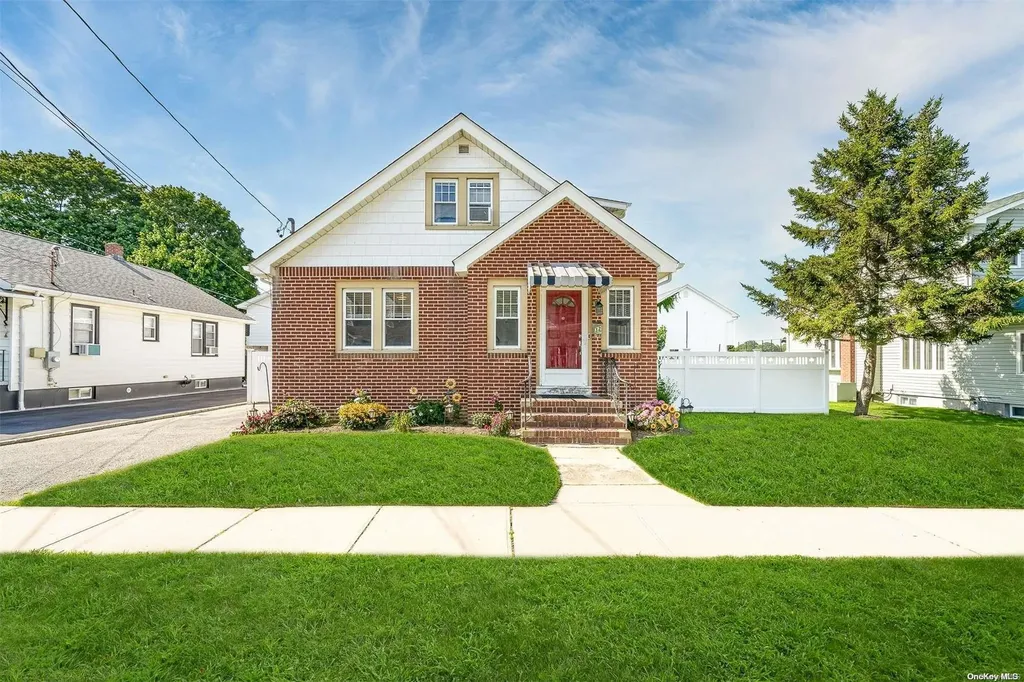 32 Herbert Avenue Lindenhurst NY 11757