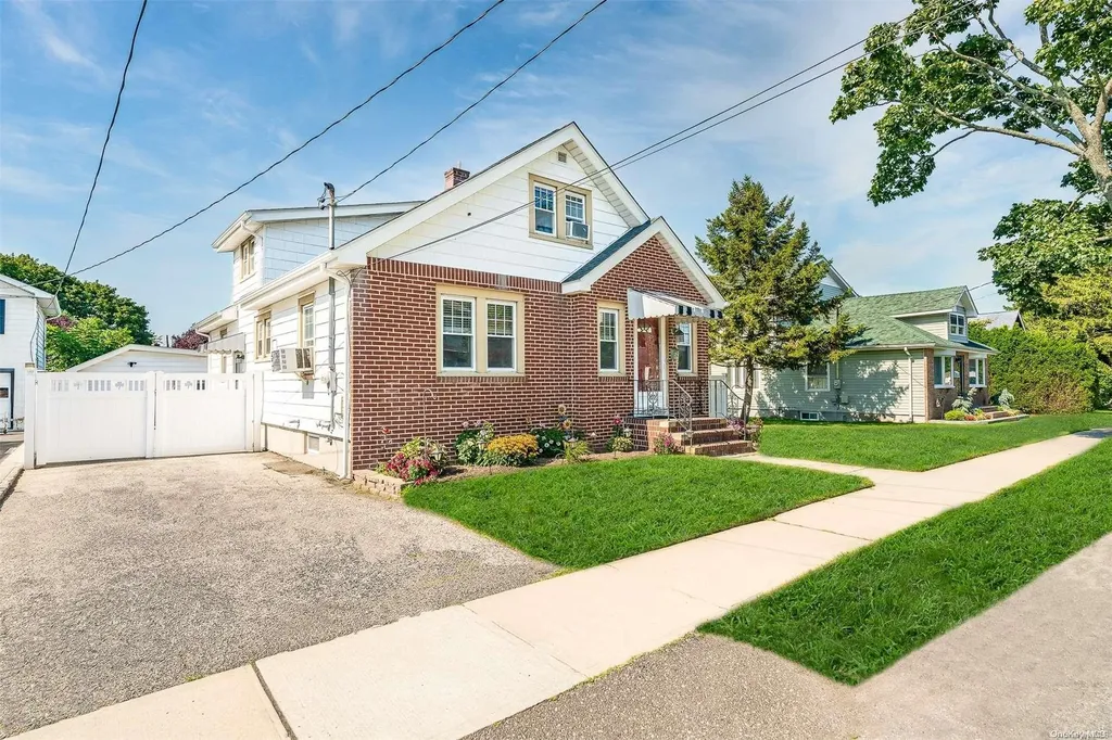32 Herbert Avenue Lindenhurst NY 11757