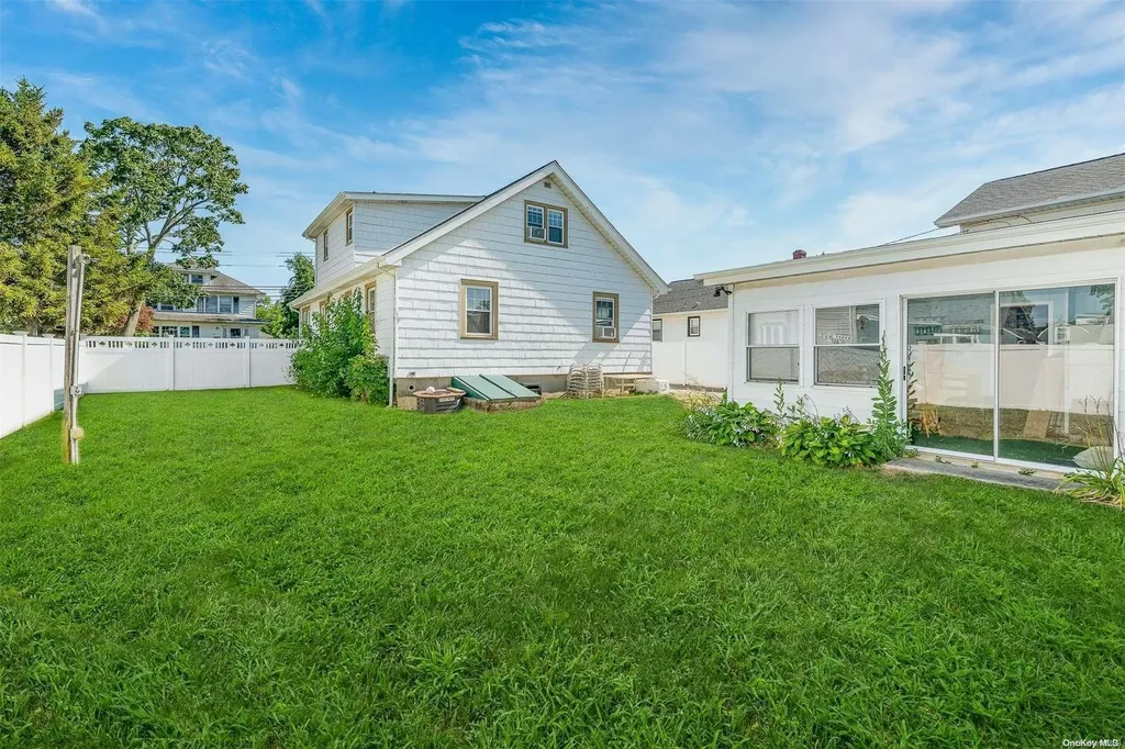 32 Herbert Avenue Lindenhurst NY 11757