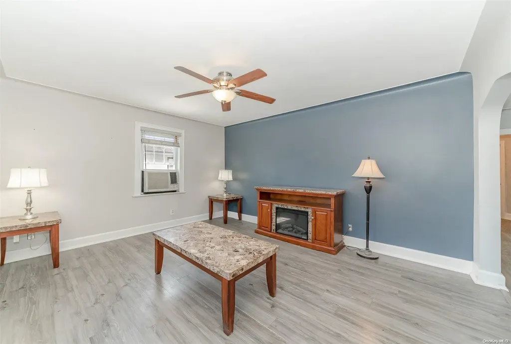 32 Herbert Avenue Lindenhurst NY 11757
