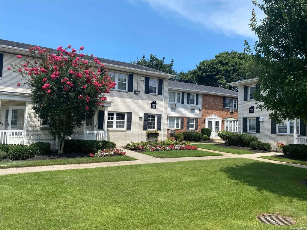 208 Kensington Lane Bethpage NY 11714