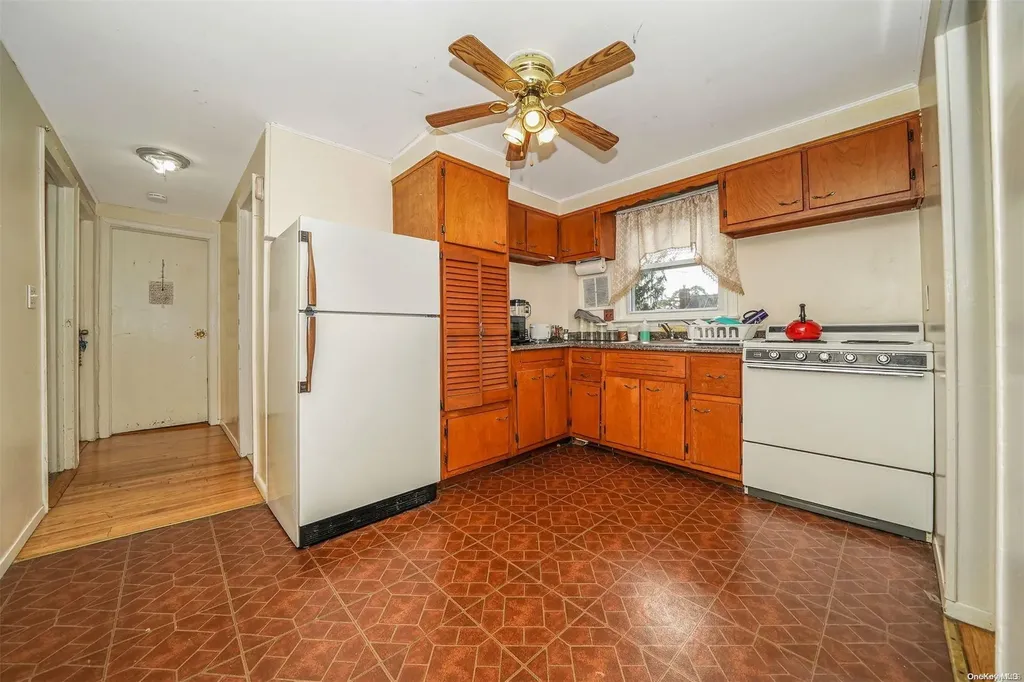 28 Green Avenue Lynbrook NY 11563