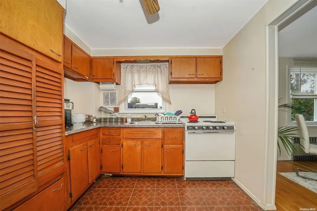 28 Green Avenue Lynbrook NY 11563