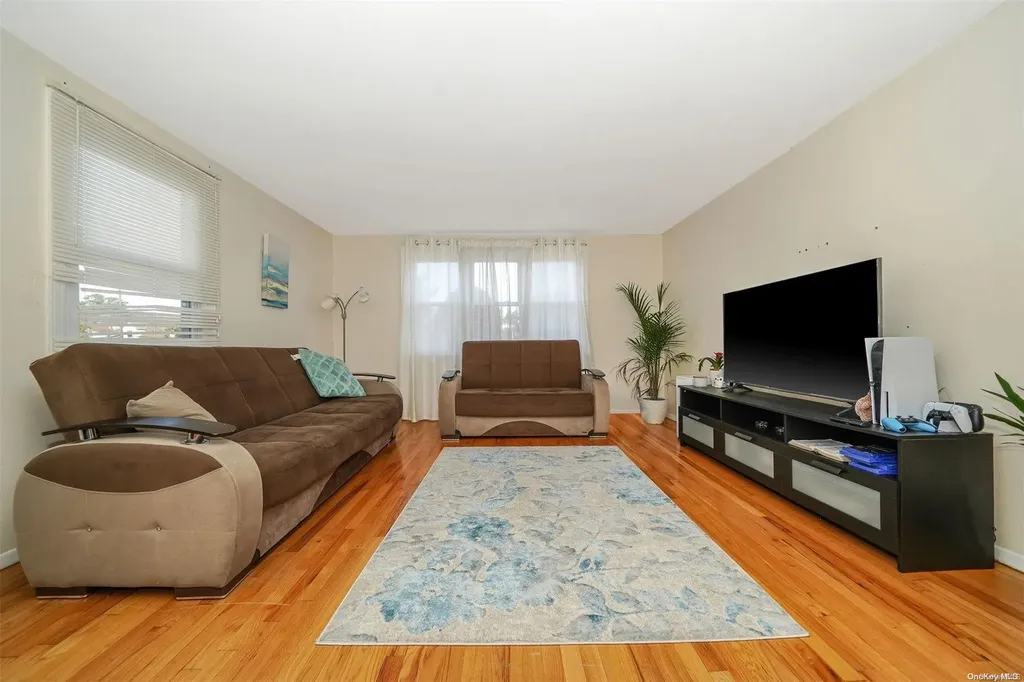 28 Green Avenue Lynbrook NY 11563