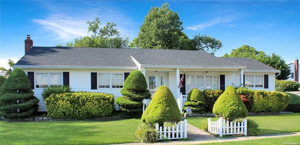 1336 Herzel Boulevard West Babylon NY 11704