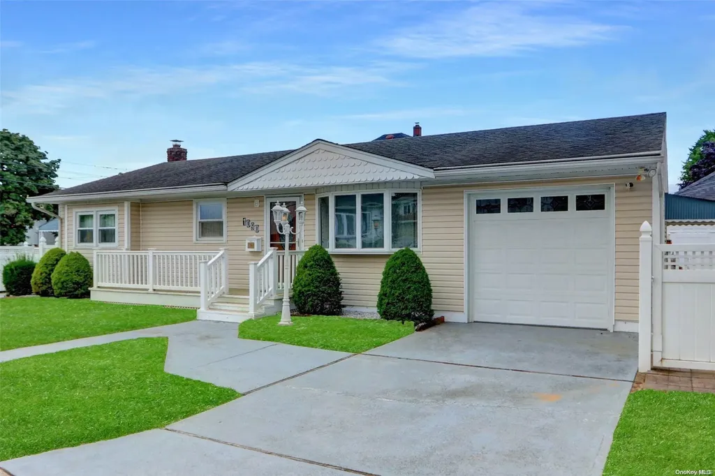 1090 Campagnoli Avenue Copiague NY 11726