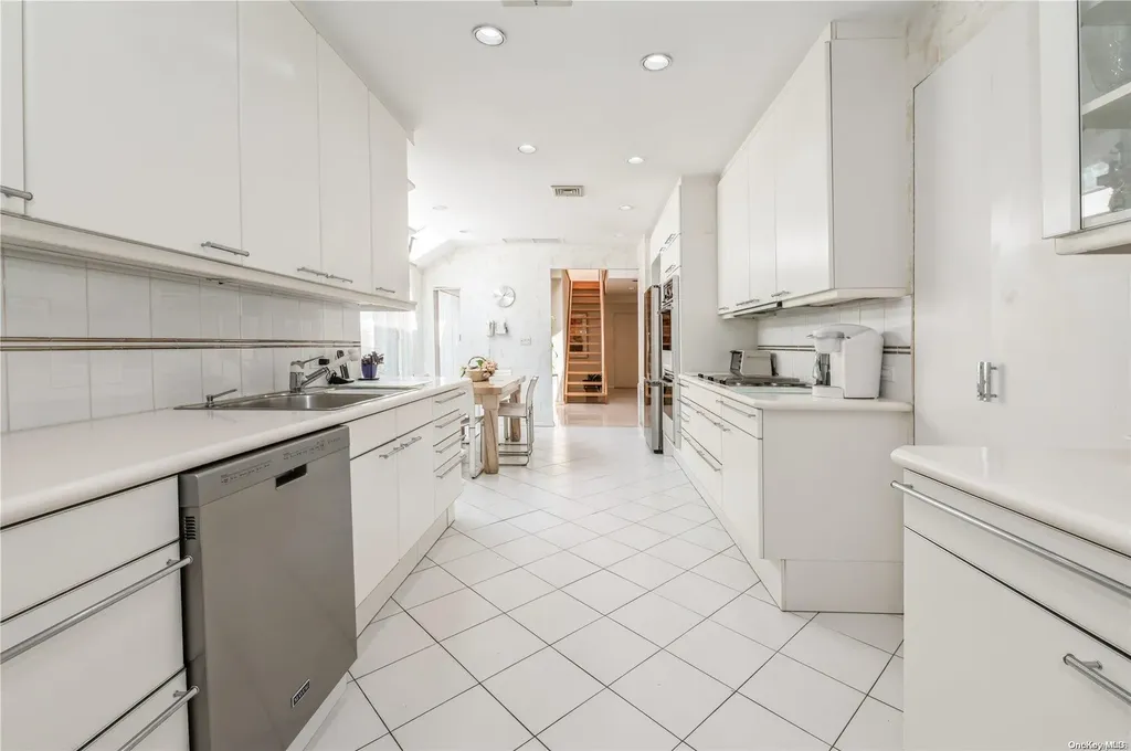 1663 Warwick Road Hewlett NY 11557