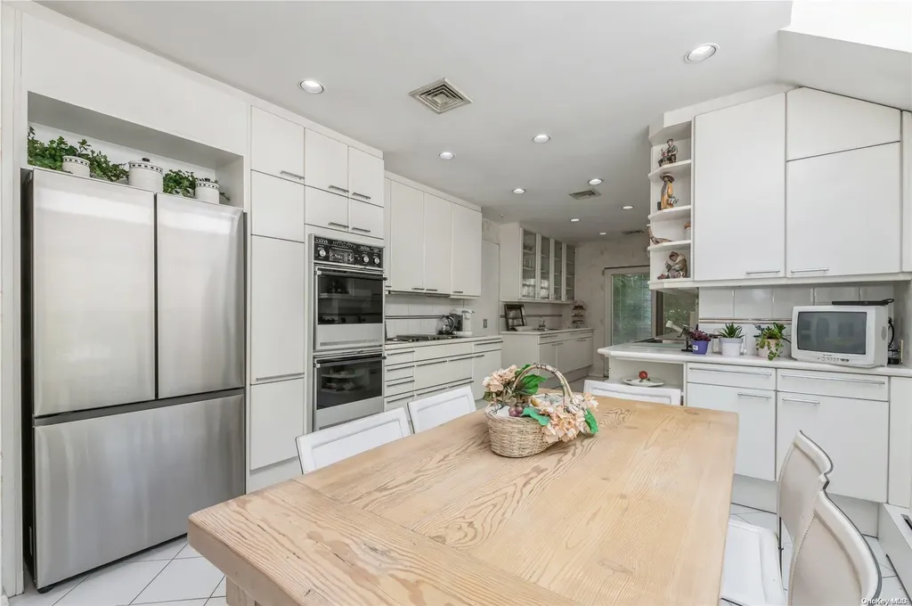 1663 Warwick Road Hewlett NY 11557