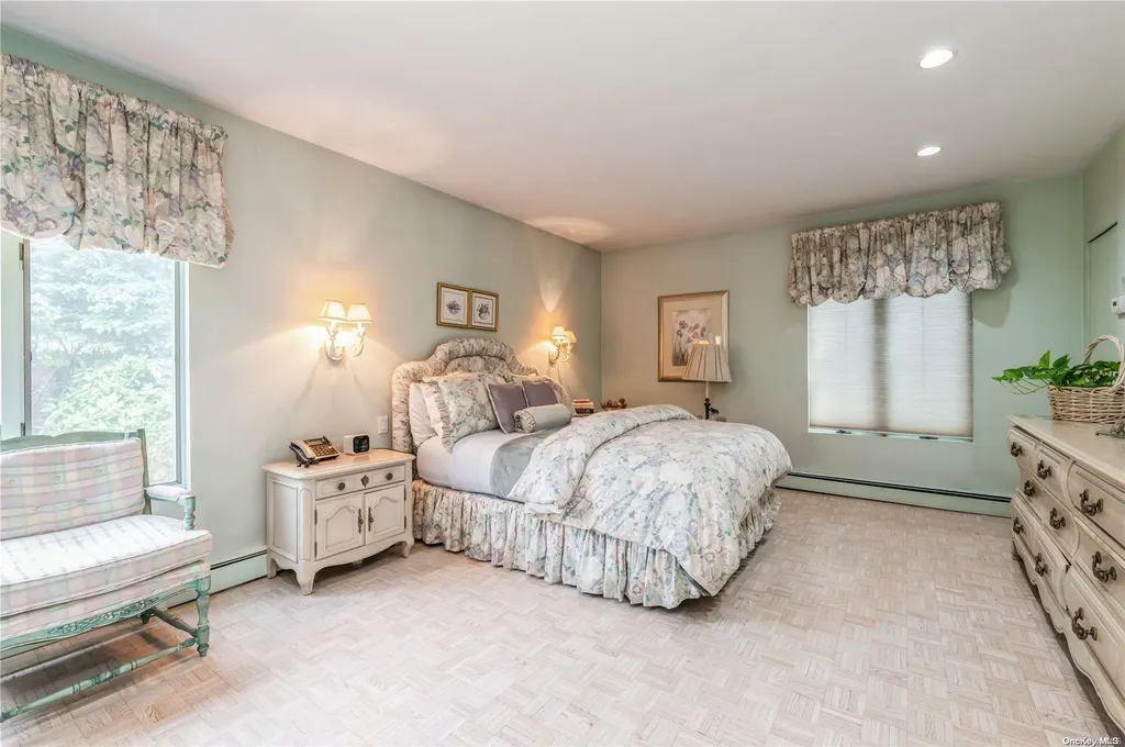 1663 Warwick Road Hewlett NY 11557