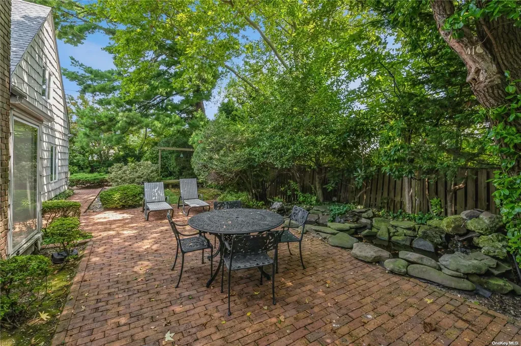 1663 Warwick Road Hewlett NY 11557