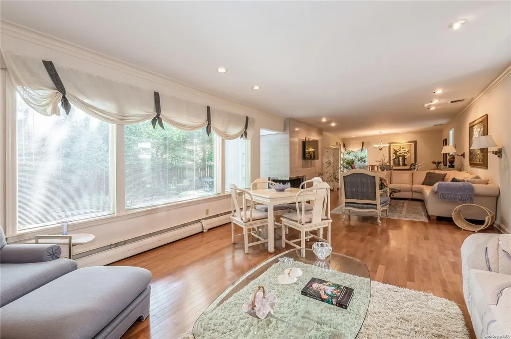 1663 Warwick Road Hewlett NY 11557