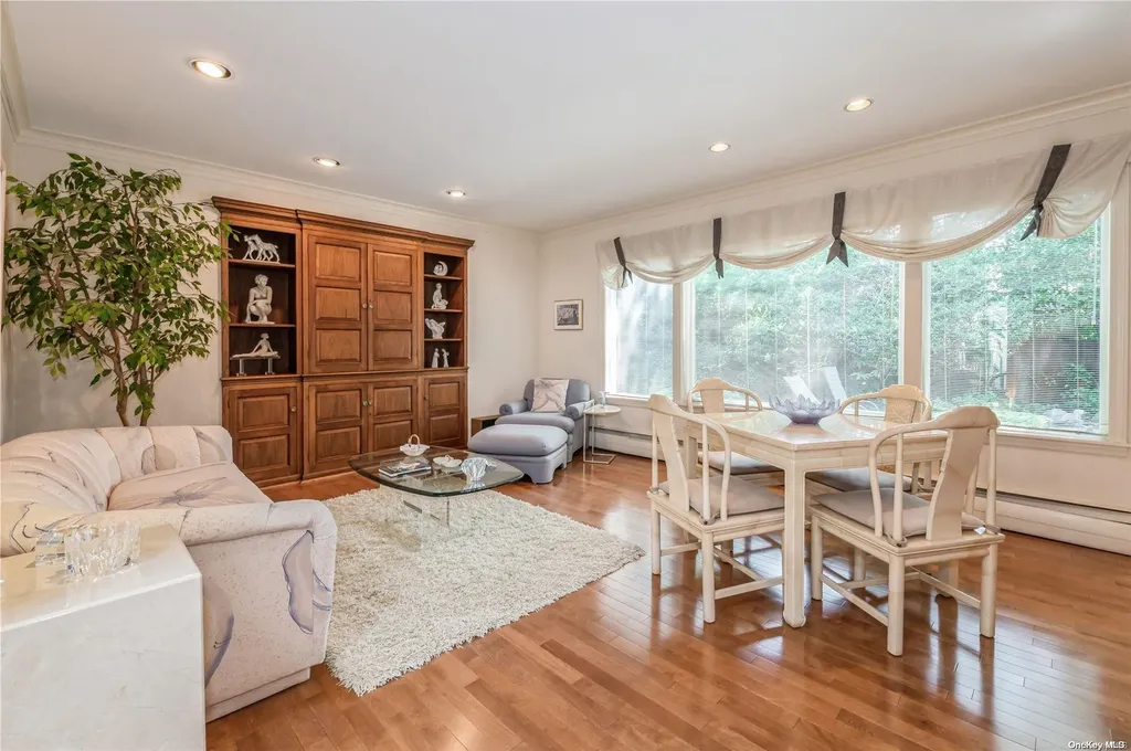 1663 Warwick Road Hewlett NY 11557