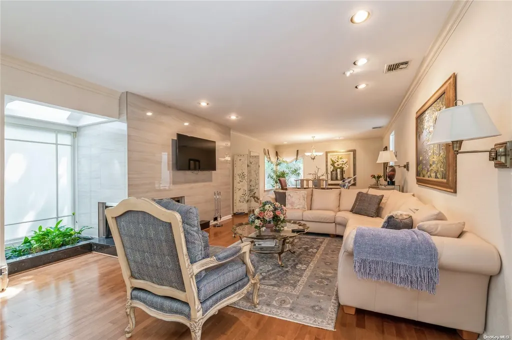 1663 Warwick Road Hewlett NY 11557