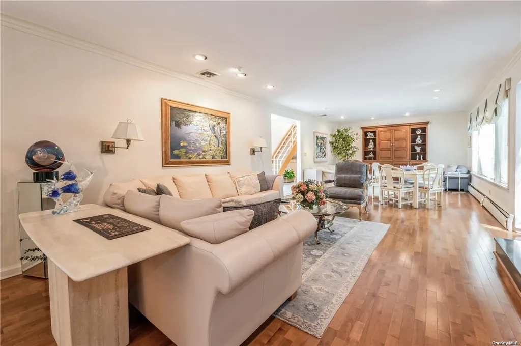 1663 Warwick Road Hewlett NY 11557